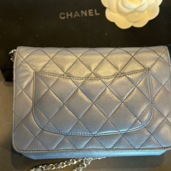 CHANEL iridescent blue wallet on chain silver hardware flap bag - Picture 14 of 15